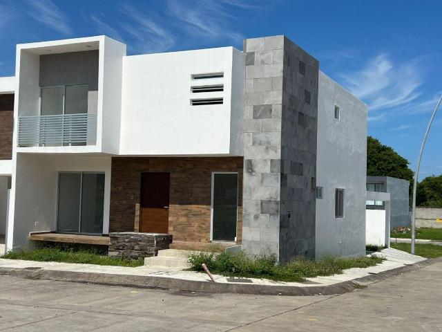Casa en venta en Ixhuatlán De Madero, Veracruz