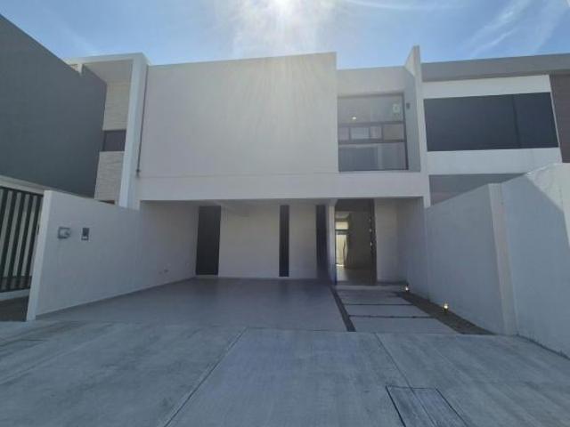 Lomas del Dorado, Casa en VENTA con amplios espacios y acabados premium