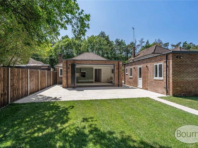House for rent in Row Town, Surrey