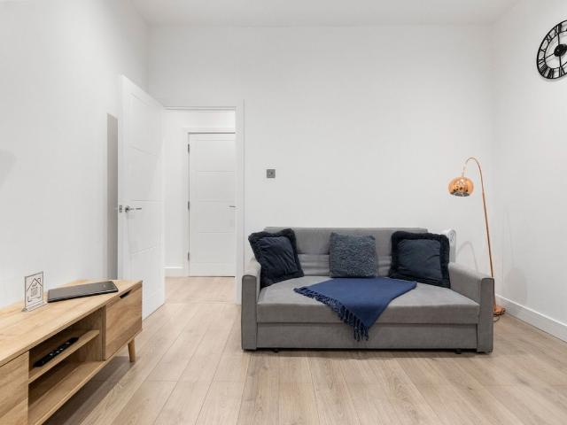 Apartment for rent in Temple Fortune, Greater London
