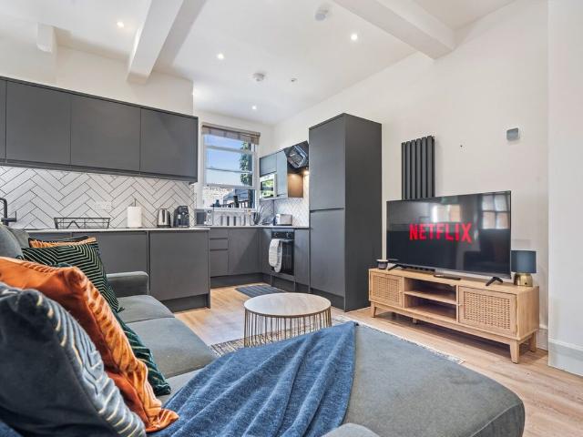 Apartment for rent in Maryland, Greater London