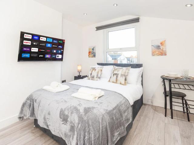 Apartment for rent in Furzedown, Greater London