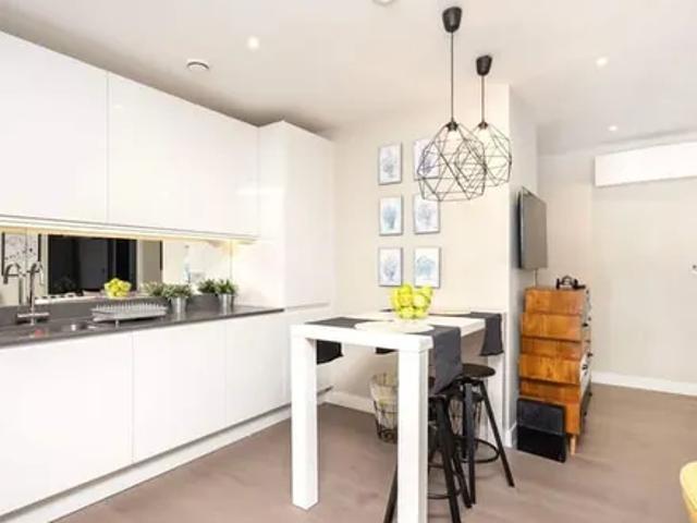 Apartment for rent in Widmore, Greater London