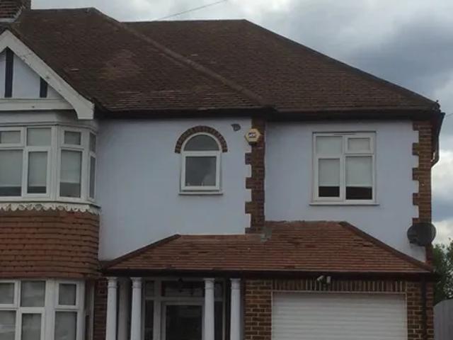 Room for rent in Clayhall, Greater London