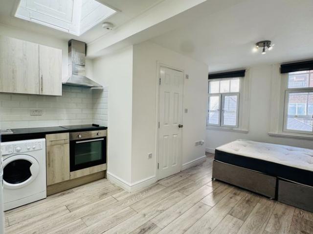 Studio for rent in London Borough of Croydon, Greater London