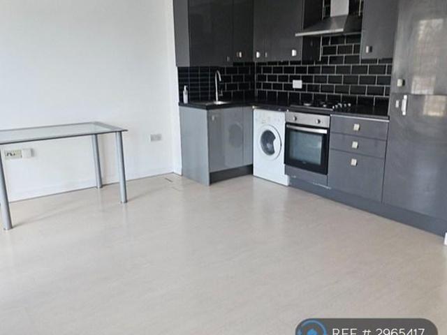 Apartment for rent in Poplar Grove, Greater London