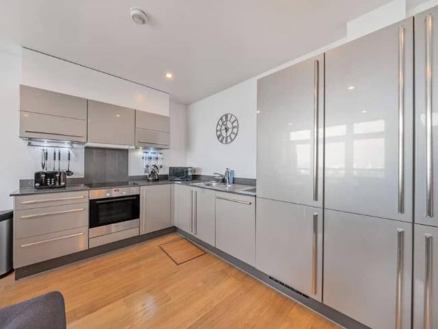 Apartment for rent in Ratcliffe, Greater London