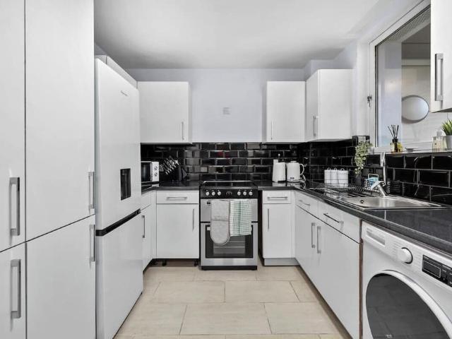 Apartment for rent in New Providence Wharf, Greater London