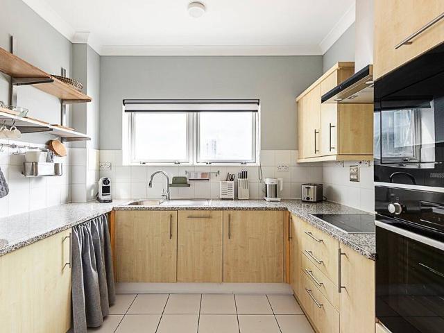 Apartment for rent in St John's Estate, Greater London