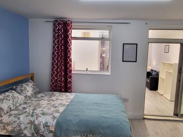 Room for rent in Isle Of Dogs, Isle Of Man