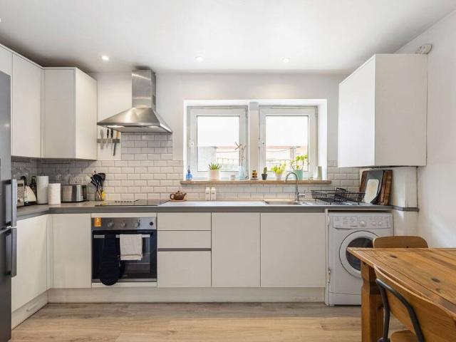 Apartment for rent in Mill Meads, Greater London