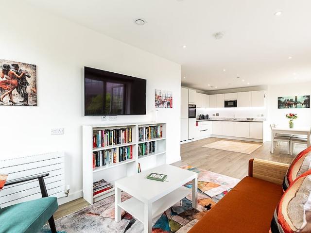 Apartment for rent in Mill Meads, Greater London