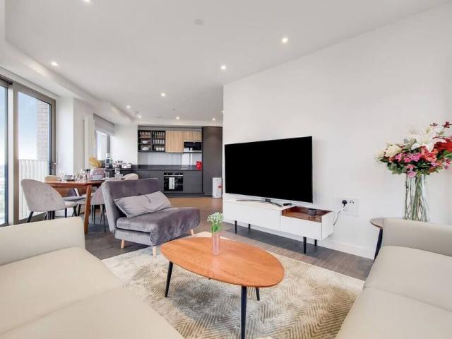 Apartment for rent in Custom House, Greater London