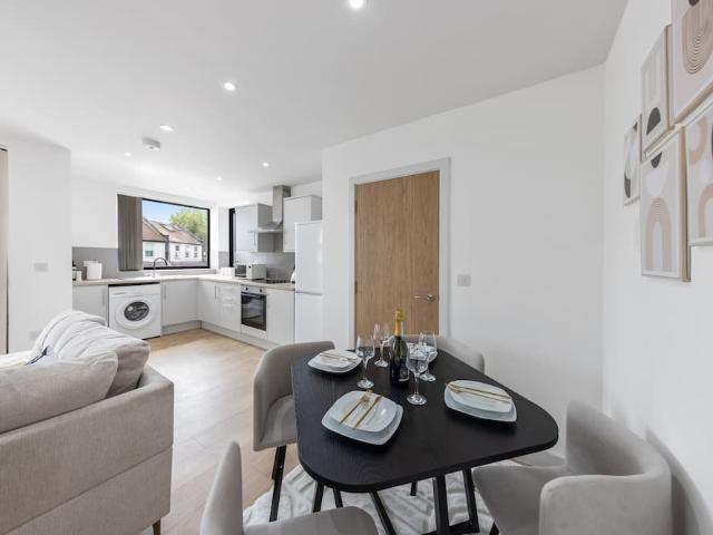 Apartment for rent in Chapel End, Greater London