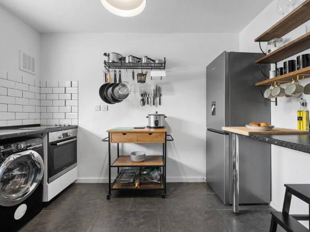Apartment for rent in Ratcliffe, Greater London