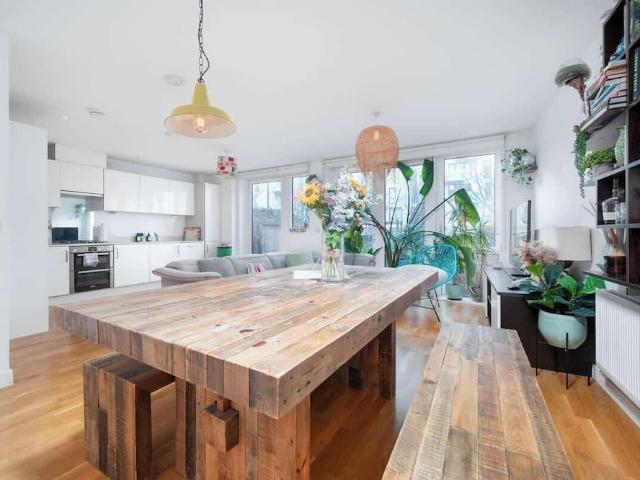 Apartment for rent in Ocean Estate, Greater London