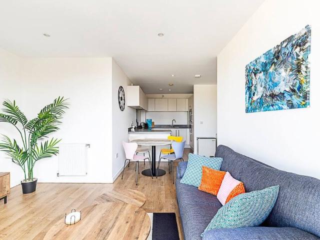 Apartment for rent in Ocean Estate, Greater London