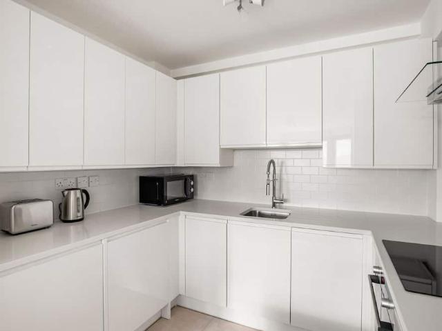 Apartment for rent in Aldgate, Greater London