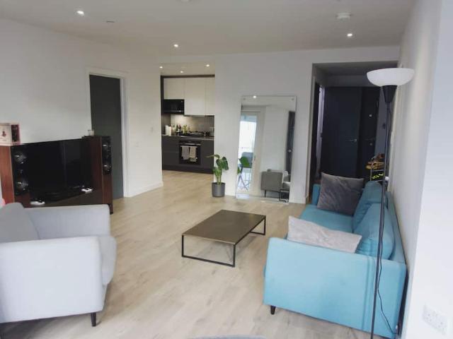 Apartment for rent in East Wick, Greater London