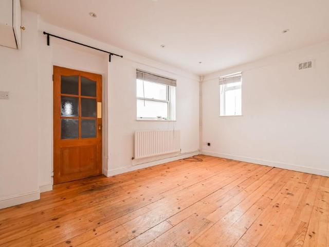 Apartment for rent in Mile End, Greater London