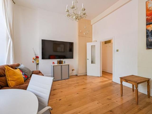 Apartment for rent in Mile End, Greater London