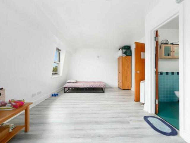Apartment for rent in Mile End, Greater London