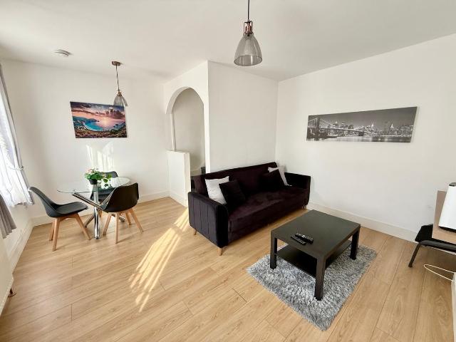 Apartment for rent in Upton, Greater London