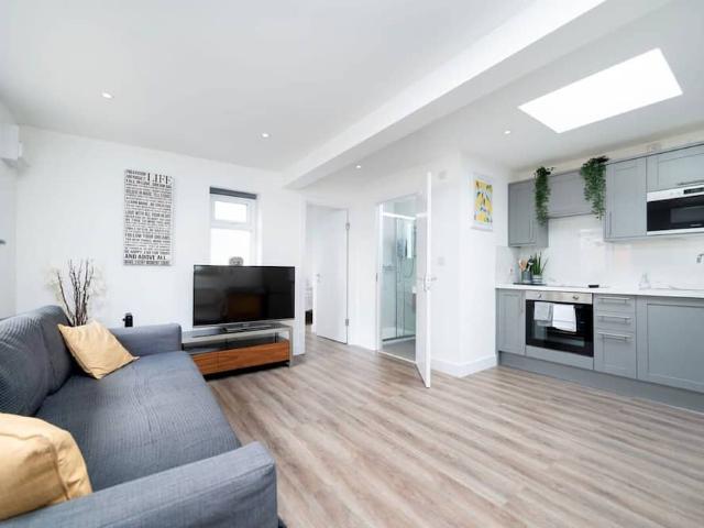 Apartment for rent in Carterhatch, Greater London