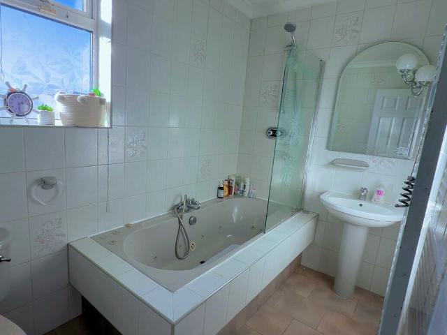 House for rent in London Borough of Redbridge, Greater London