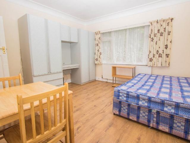 Studio for rent in Golders Green, Greater London