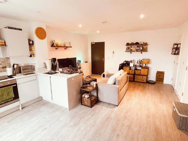Apartment for rent in Greenhill, Greater London