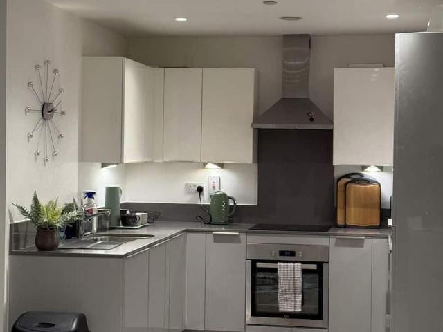 Apartment for rent in Burnt Oak, Greater London