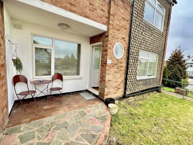 Apartment for rent in The Hale, Greater London