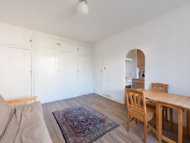 Studio for rent in Belsize Park, Cat Hill