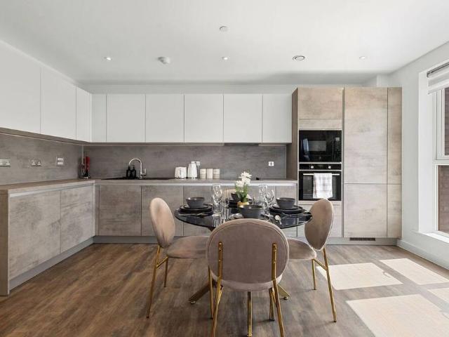 Apartment for rent in Roding Riverside, Greater London