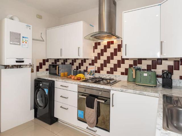 House for rent in Loxford, Greater London
