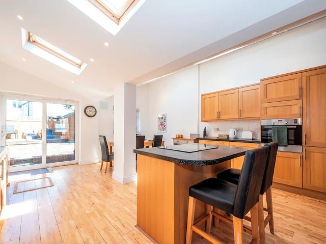 House for rent in Seething Wells, Greater London