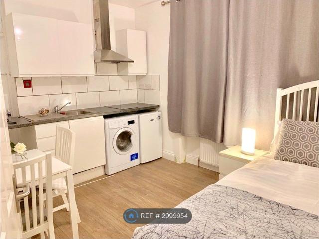 Studio for rent in New Southgate, Greater London