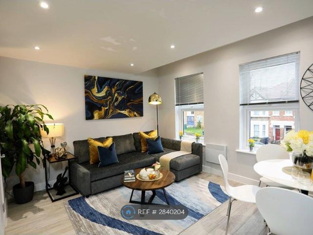 Apartment for rent in North Finchley, Greater London