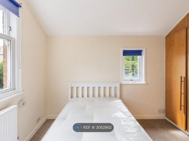 Room for rent in Elthorne Estate, Greater London