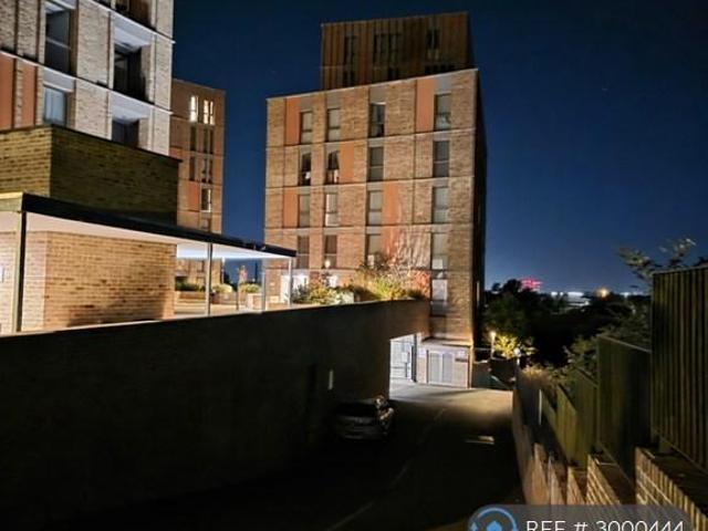 Apartment for rent in Dollis Hill, Greater London