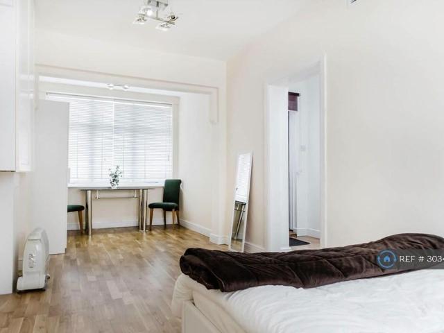 Apartment for rent in Brent Cross, Greater London