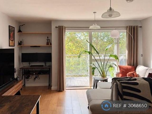 Apartment for rent in Cooper's Estate, Greater London