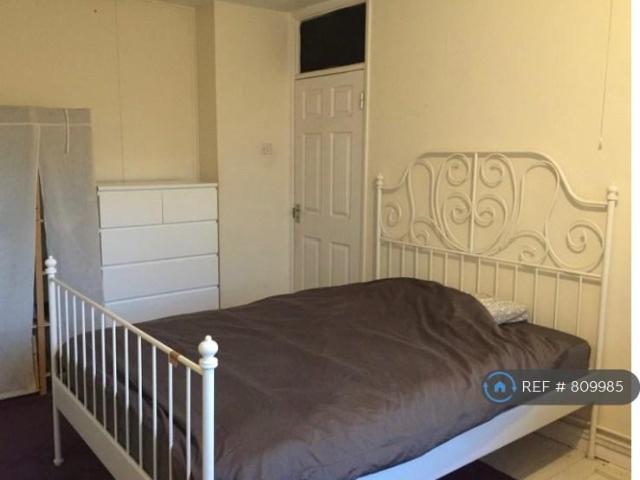 Apartment for rent in Southfields, Greater London