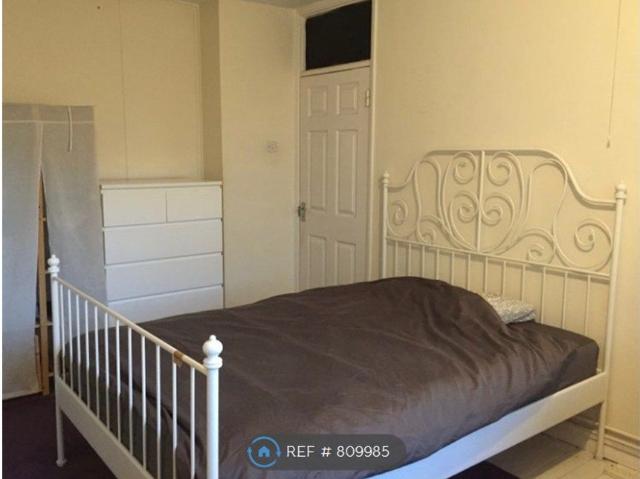 Apartment for rent in Southfields, Greater London