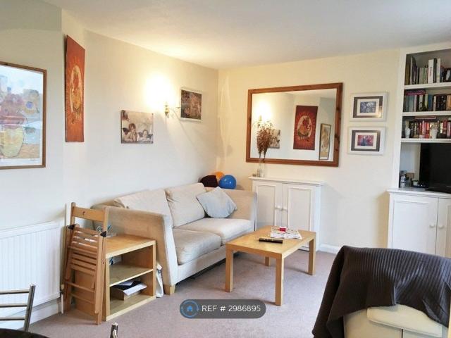 Apartment for rent in Brook Green, Greater London