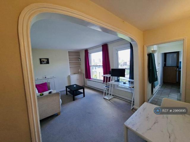 Apartment for rent in Brook Green, Greater London