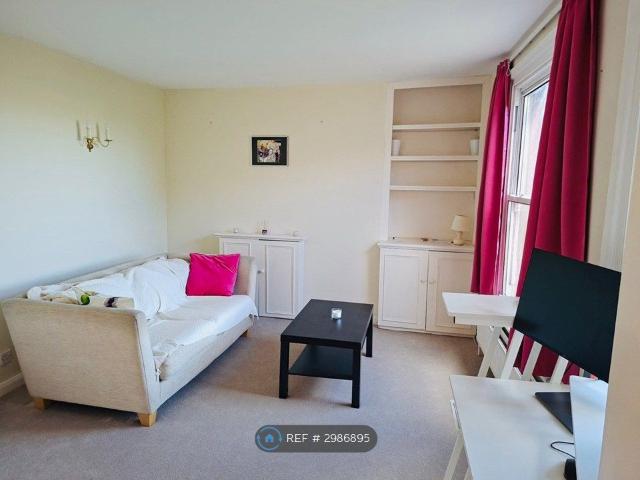 Apartment for rent in Springvale Estate, Greater London