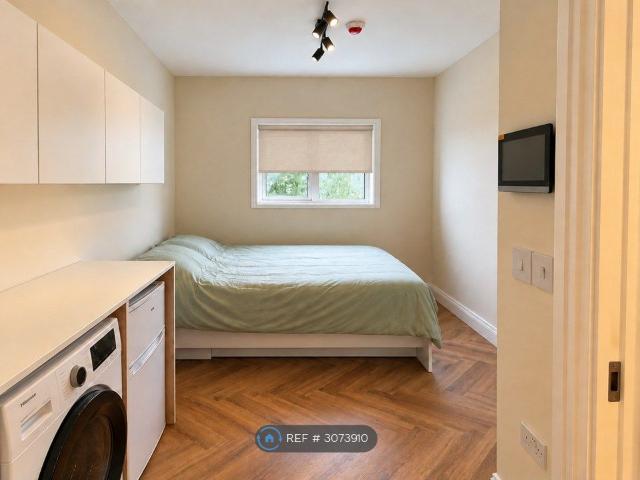 Studio for rent in London Borough of Ealing, Greater London