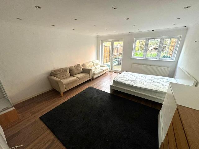Studio for rent in Woodside Park, Greater London